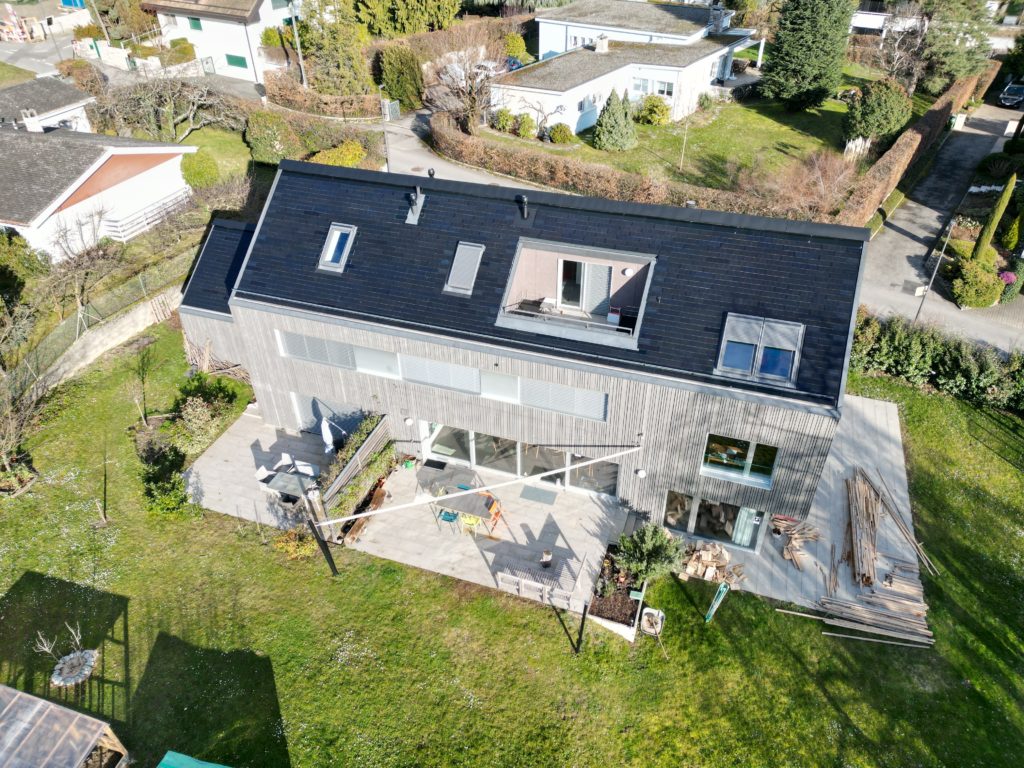 Transformation énergétique d'une belle villa multifamiliale contemporaine. Neuchâtel